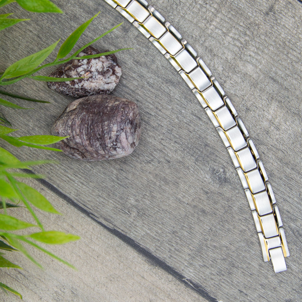 Magnetic Mobility Alexander's Moon 4in1 Magnetic Bracelet – top view – curved link layout on wooden surface