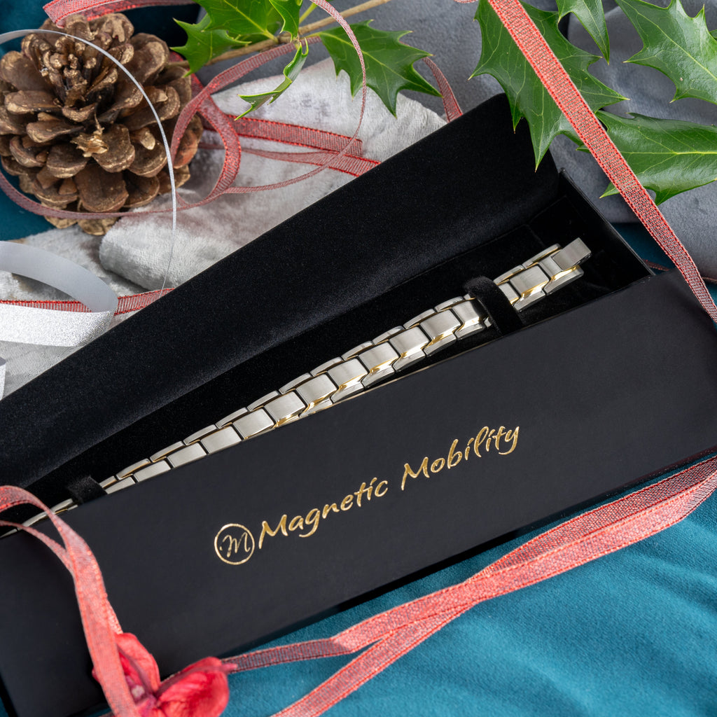 Magnetic Mobility Alexander's Moon 4in1 Magnetic Bracelet – presentation view – product inside branded black gift box