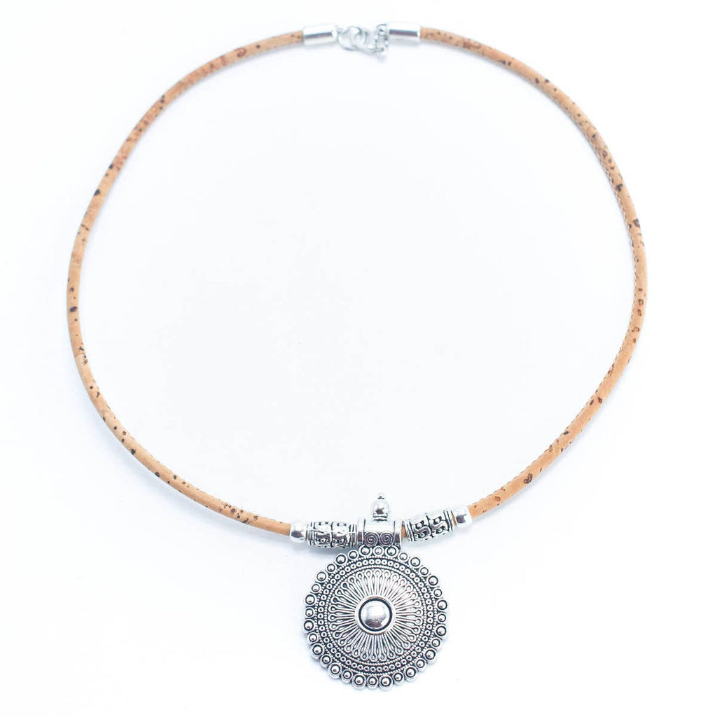 Meninas Bonitas Cork Handmade Cork Necklace 42cm – detail – front view of the natural beige cork necklace with a round silver-tone pendant.