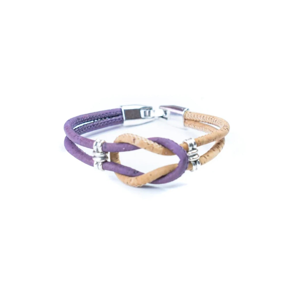 Meninas Bonitas Cork Knot Design Handmade Bracelet 17x2cm – detail – close-up of the purple cork cord braided with a natural cork cord into a central knot.